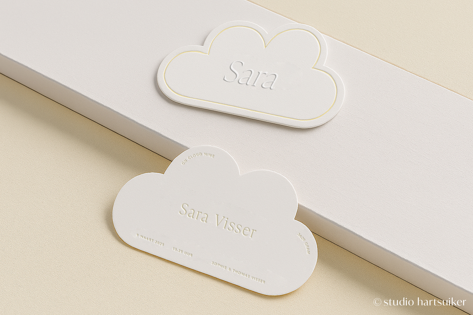 geboortekaartje wolk met botergeel letterpress